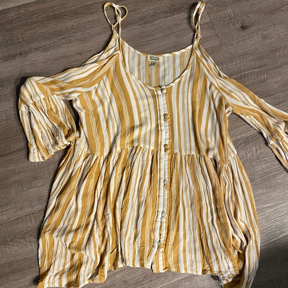 Gimmicks Off the Shoulder - Picture 1 of 1